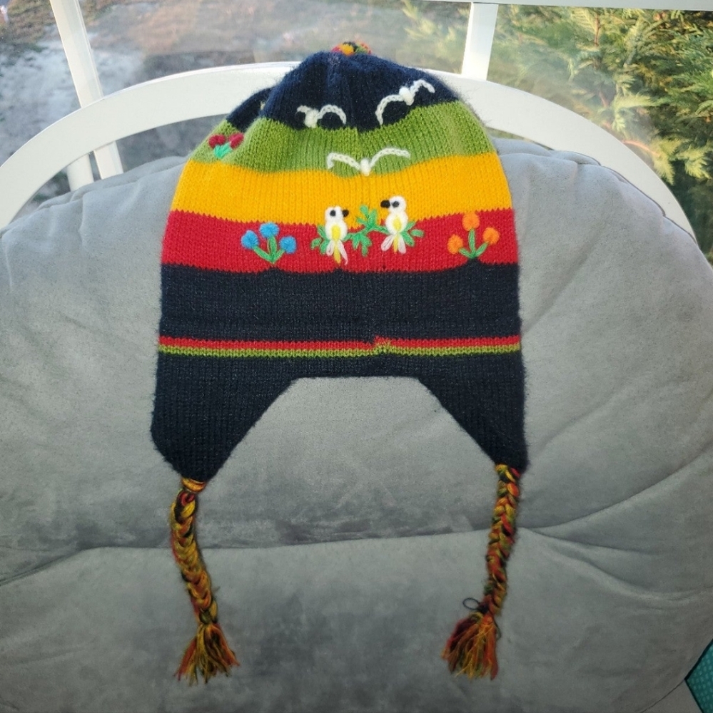 Handcrafted hat - Picture 4 of 12
